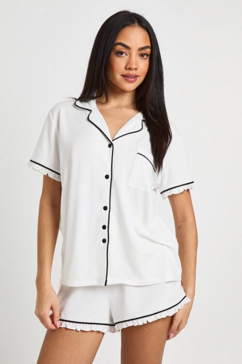 boohoo Dam Bridal Jersey 'Bride' Embroidered Frill Detail Short Sleeve Shirt & Short Pyjama Set | White | Storlek 34