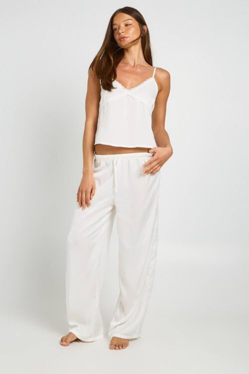 boohoo Dam Bridal Lace Detail Satin Cami & Trouser Pyjama Set | White | Storlek 44