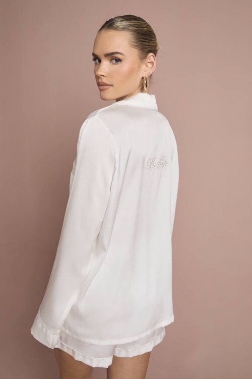 boohoo Dam Bröllops 'Bride' Satin Broderad Långärmad Skjorta & Kort Pyjamas Set | White | Storlek 48