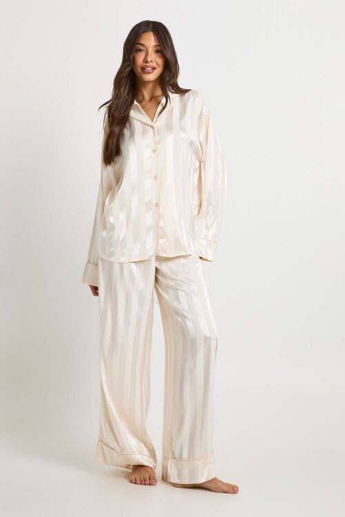 boohoo Dam Jacquard Satin OverStorlekd Långärmad Skjorta & Byxor Pyjamas Set | Champagne | Storlek 44