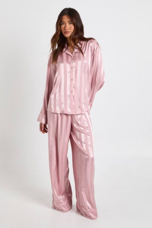 boohoo Dam Jacquard Satin OverStorlekd Långärmad Skjorta & Byxor Pyjamas Set | Pink | Storlek 44