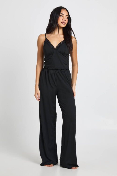 boohoo Dam Jersey Linne Och Byxor Pyjamas Set Med Spetsdetaljer | Svart | Storlek 44