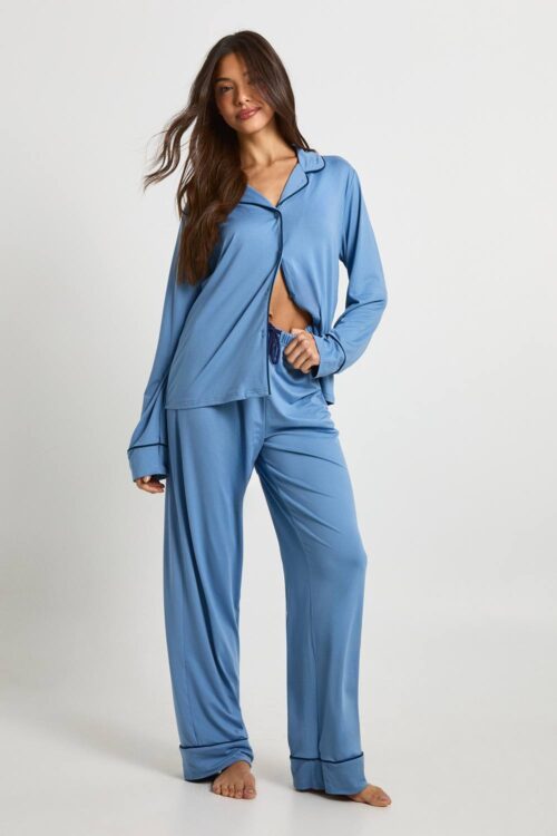 boohoo Dam Jersey Pyjamas Set med Pipingdetaljer - Långärmad Skjorta & Byxor | Dusty Blue | Storlek 44