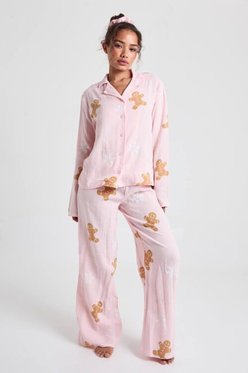 boohoo Dam Julpepparkakor Tryck Texturerad Långärmad Skjorta & Byxa Pyjamas 3-delars Set | Baby Pink | Storlek 36