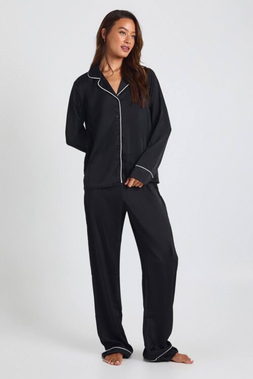boohoo Dam Lång Satäng Pyjamas Set med Pipingdetaljer - Långärmad Skjorta & Byxor | Black | Storlek 46