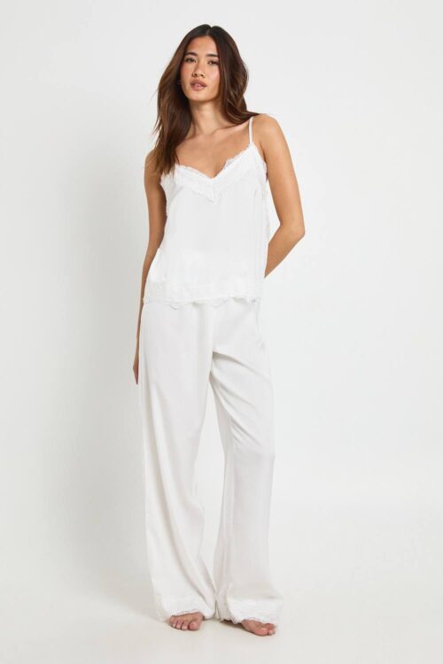 boohoo Dam Linne och Byxor Pyjamas Set med Fransig Spetsdekor | White | Storlek 44