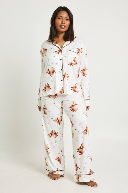 boohoo Dam Plus Highland Cow Print Long Sleeve Shirt & Trouser Pyjama Set | Pink | Storlek 44