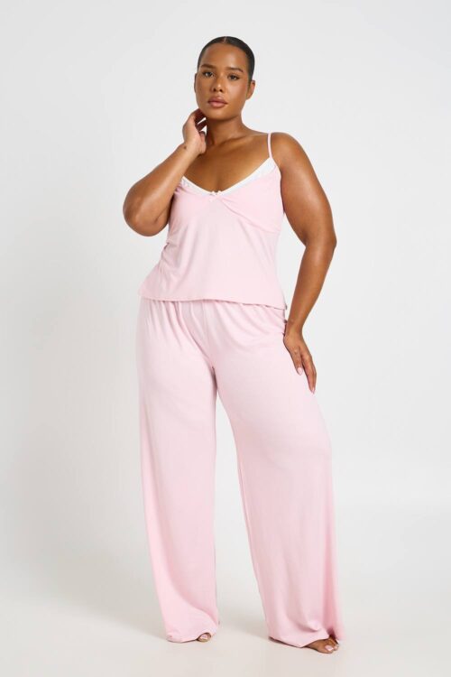 boohoo Dam Plus Linne Och Byxor Pyjamas Set Med Kontrastdetaljer | Babyrosa | Storlek 46