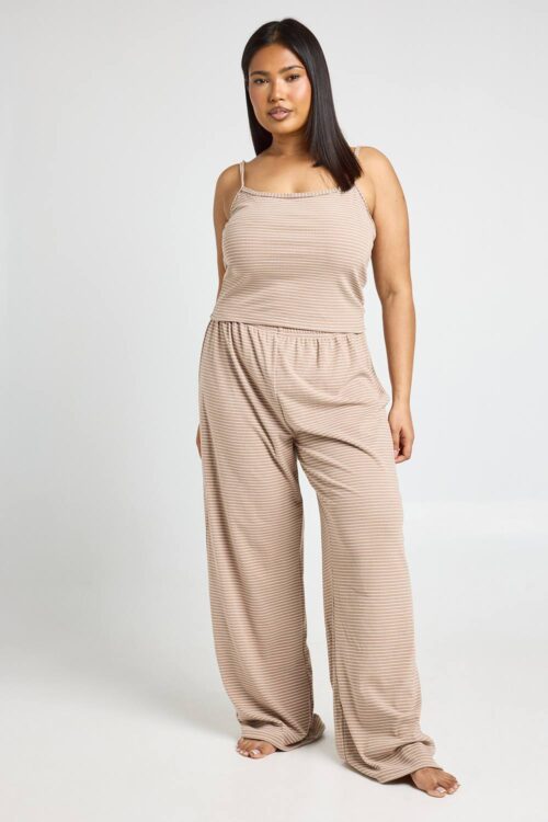 boohoo Dam Plus Mjukt Ribbat Randigt Linne & Byxor Pyjamas Set | Mocha | Storlek 48