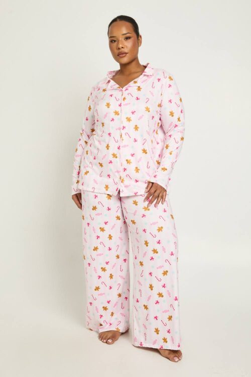 boohoo Dam Plus Pepparkaksgubbe Tryck Långärmad Skjorta Och Byxor Pyjamas Set | Pink | Storlek 48