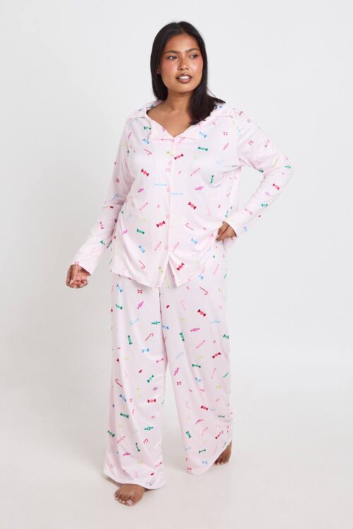 boohoo Dam Plus Sweet Print Long Sleeve Shirt & Trouser Pyjama Set | Pink | Storlek 48