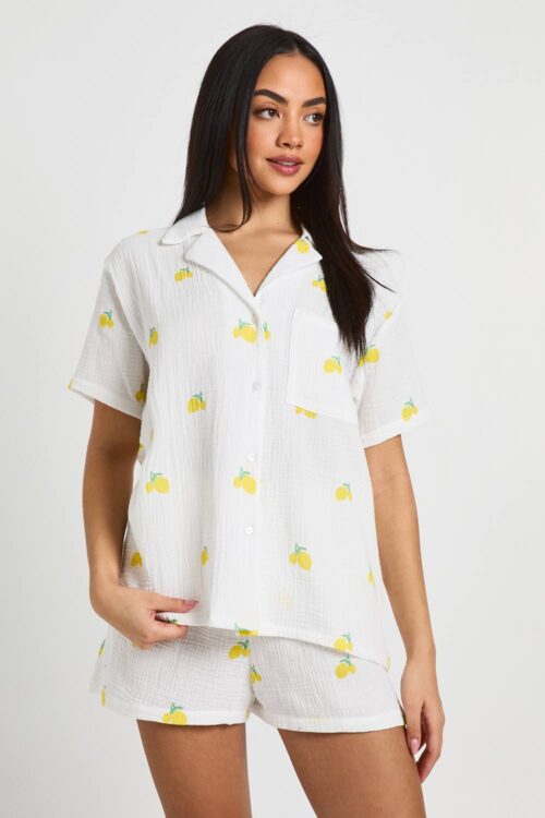 boohoo Dam Pyjamas Med Citrontryck I Bomull - Kortärmad Skjorta Och Shorts | Vit | Storlek 34