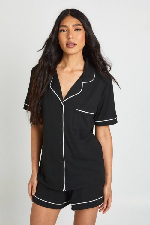 boohoo Dam Tall Jersey Pyjamas med Pipingdetaljer - Kortärmad Skjorta & Shorts | Svart | Storlek 44