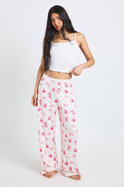 boohoo Dam Tall Martini & Bow Print Cami and Trouser Pyjama Set | Beige | Storlek 46