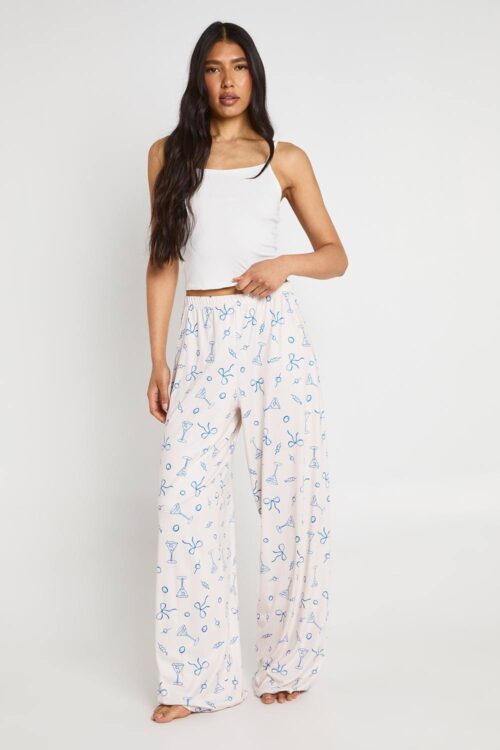 boohoo Dam Tall Martini & Bow Print Cami and Trouser Pyjama Set | Beige | Storlek 46
