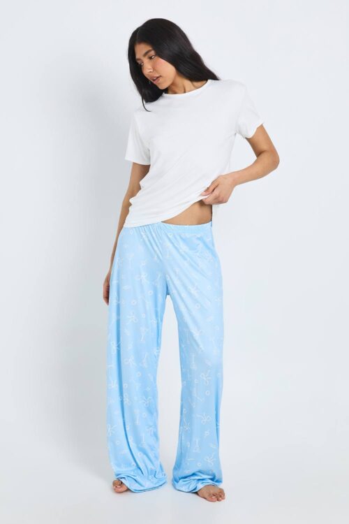 boohoo Dam Tall Martini & Bow Print T-Shirt and Trouser Pyjama Set | Blue | Storlek 46