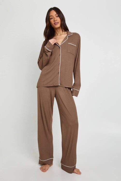 boohoo Dam Tall Mjuk Ribbad Långärmad Skjorta & Byxor Pyjamas Set | Choklad | Storlek 46