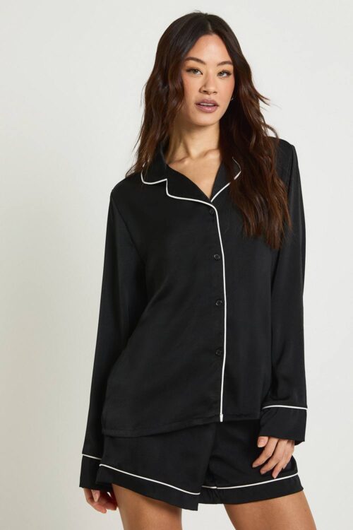 boohoo Dam Tall Satäng Pyjamas Set med Pipingdetaljer - Långärmad Skjorta & Shorts | Black | Storlek 44